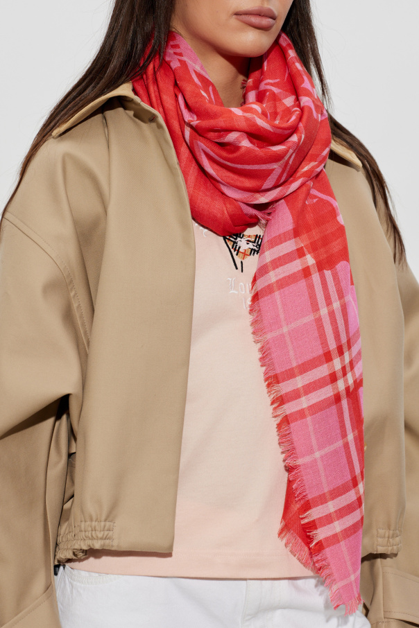 Burberry Scarf with a checkered pattern