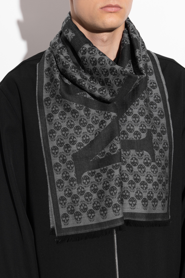 Alexander McQueen Schal mit charakteristischem Totenkopf-Motiv