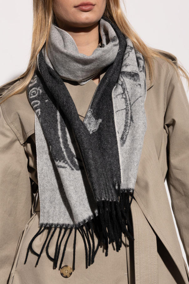 Alexander McQueen Szal z frędzlami