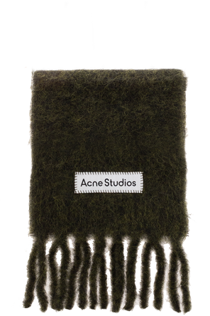 Scarf with fringes