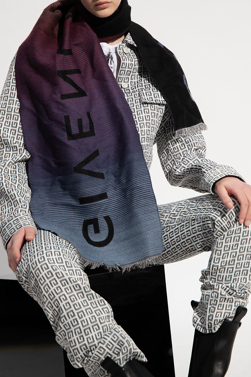 Givenchy Wool scarf with logo