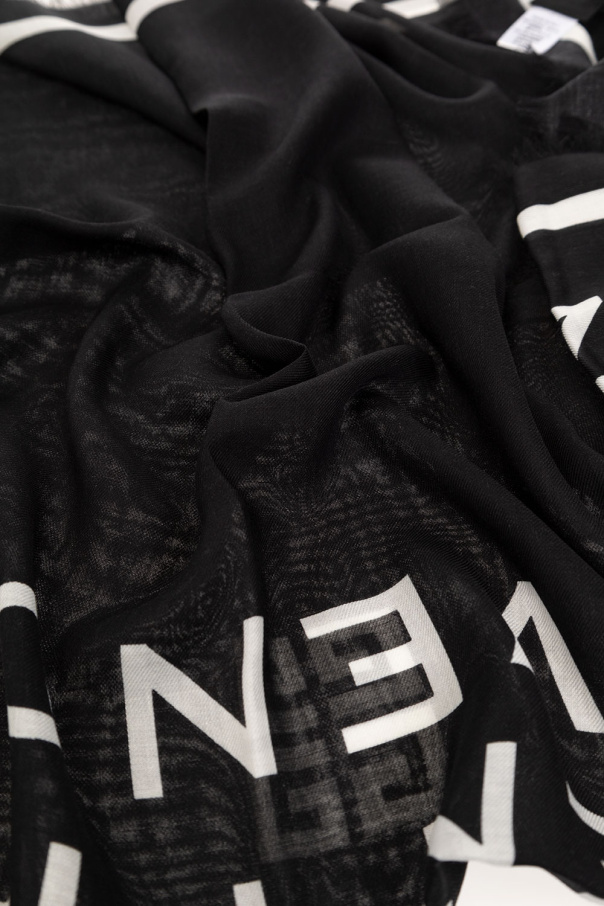 Givenchy Givenchy Chain Logo bomber jacket