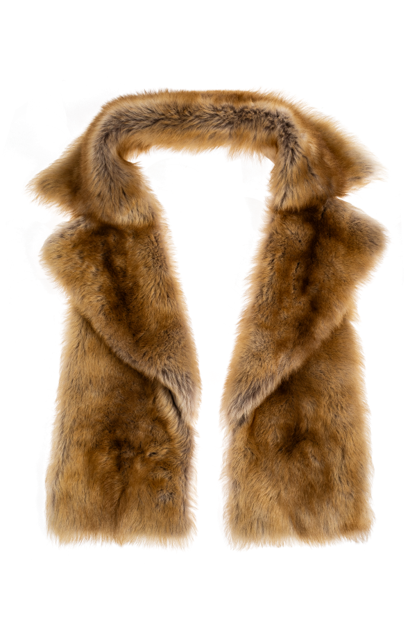 Furry collar od Fendi