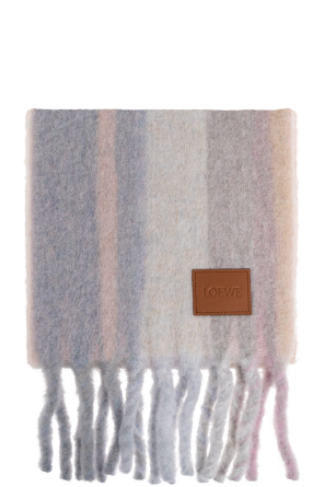 Wollschal mit Aufnäher