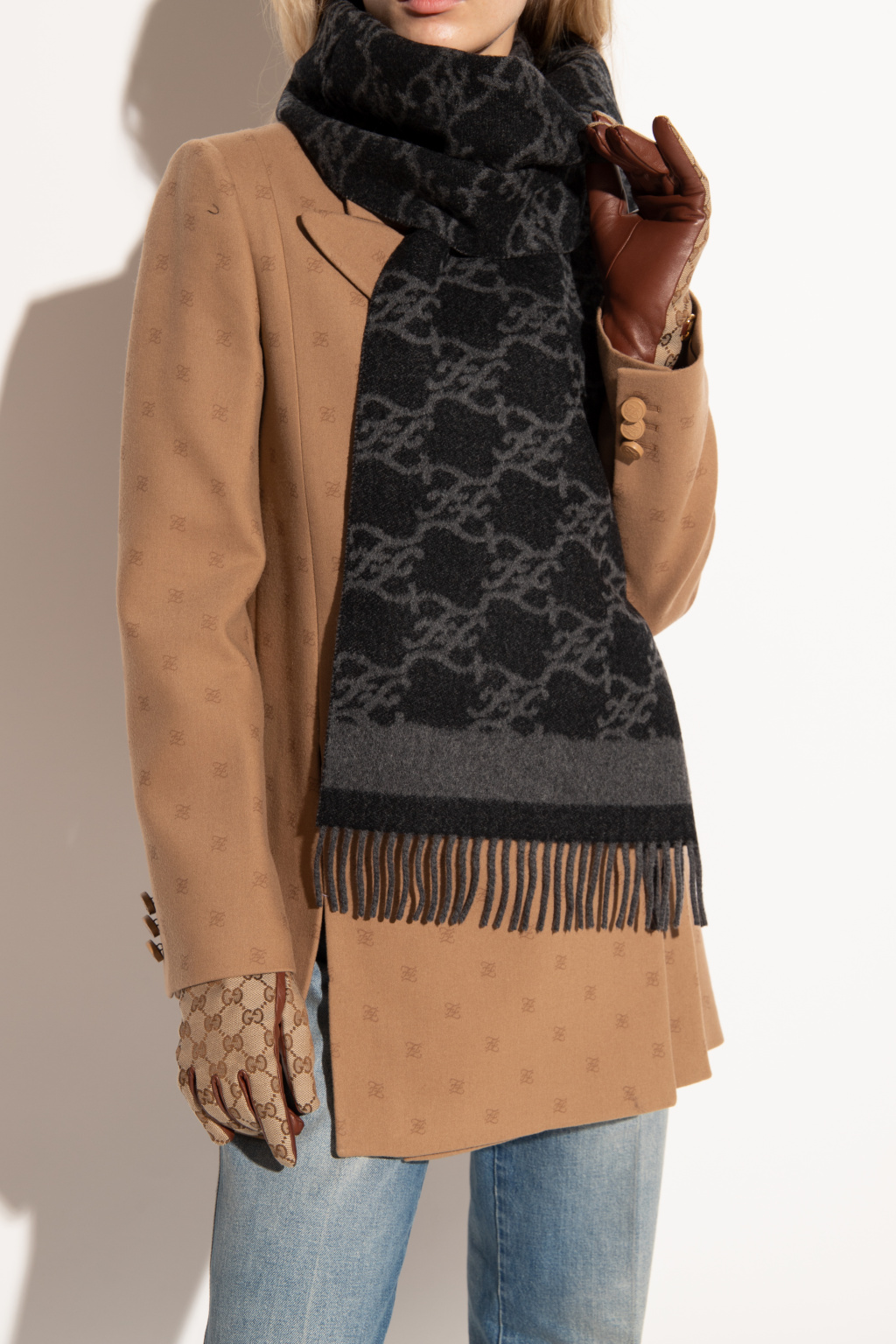 Grey Scarf with logo Fendi - Vitkac France