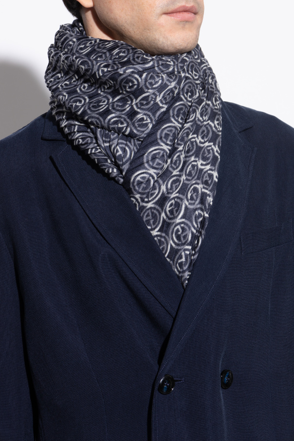 Giorgio Armani Chal plisado con monograma