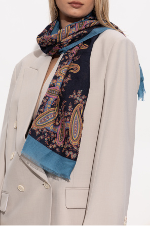 Scarf with a decorative pattern od Etro