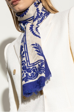 Patterned scarf od Etro