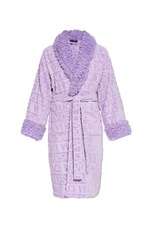 Bata acabada con piel sintética