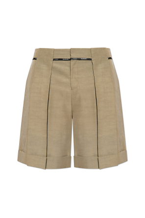 Pantalones cortos con pliegues