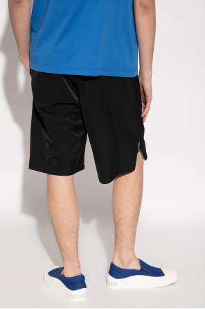 Moncler Svart shorts with logo