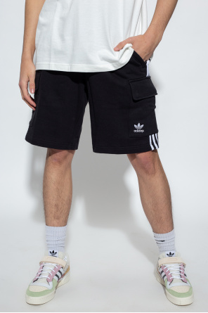 adidas que Originals Shorts with logo