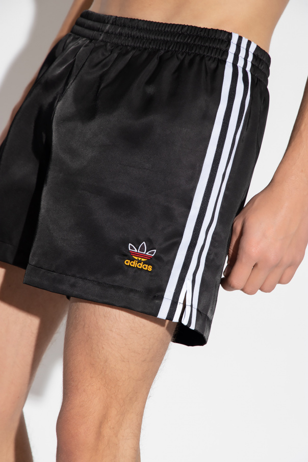 adidas hacen Originals Shorts with logo