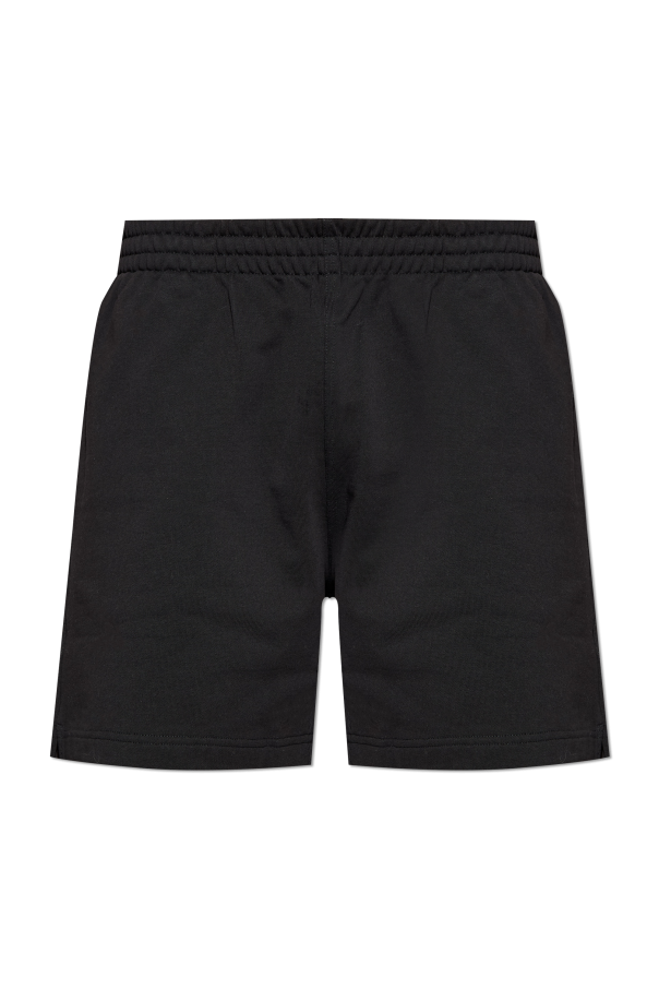 "Initial" shorts od Represent