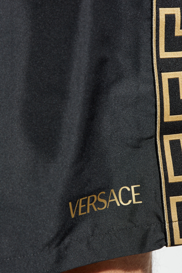 Versace Szorty kąpielowe z  charakterystycznym greckim wzorem