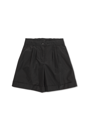 Shorts with rolled-up legs