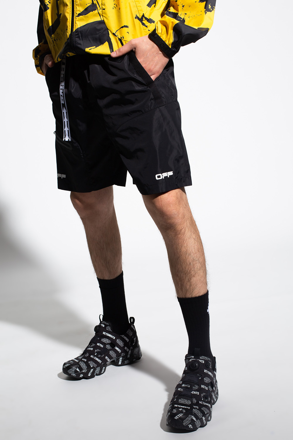 Off-White shorts Kerwin with logo