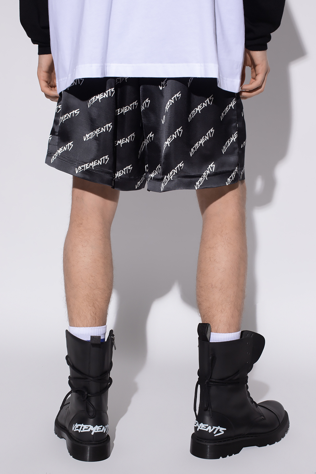 VETEMENTS Shorts with logo