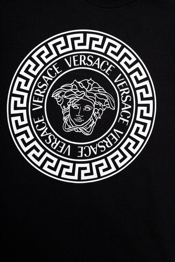 Versace Kids This graphic print t-shirt is a classic staple that delivers maximum styling mileage