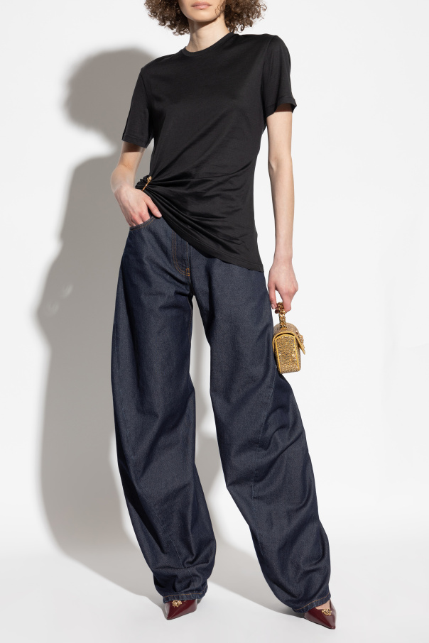 Versace T-shirt z dekoracyjną agrafką