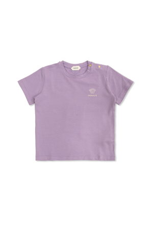 Camiseta con logotipo bordado