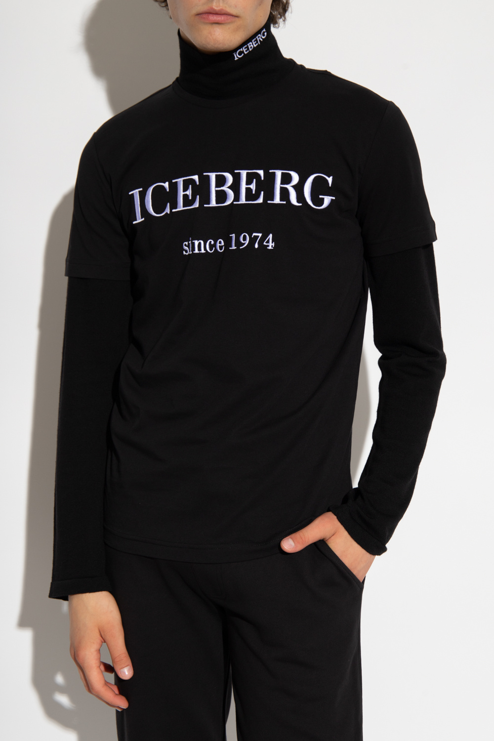 Iceberg Já pode comprar em SVD o modelo M GALAHM GRAPHIC HOODIE de que faz parte de a temporada SU2022