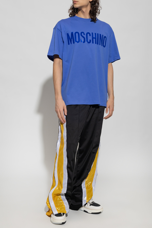 Moschino The clean exterior can be easily paired with any casual clothing