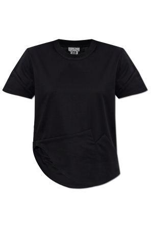 T-shirt with asymmetric finish