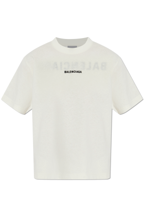 Camiseta con logo bordado
