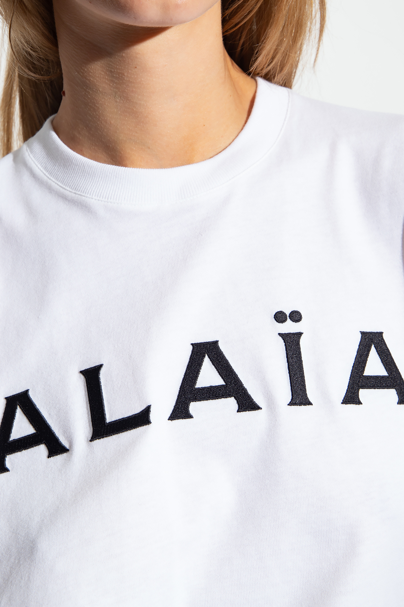 shirt with logo Alaïa - SchaferandweinerShops Germany - White Cropped T -  pocket t shirt white, image size:1333x2000