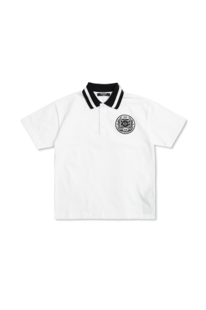 Polo con parche de logo