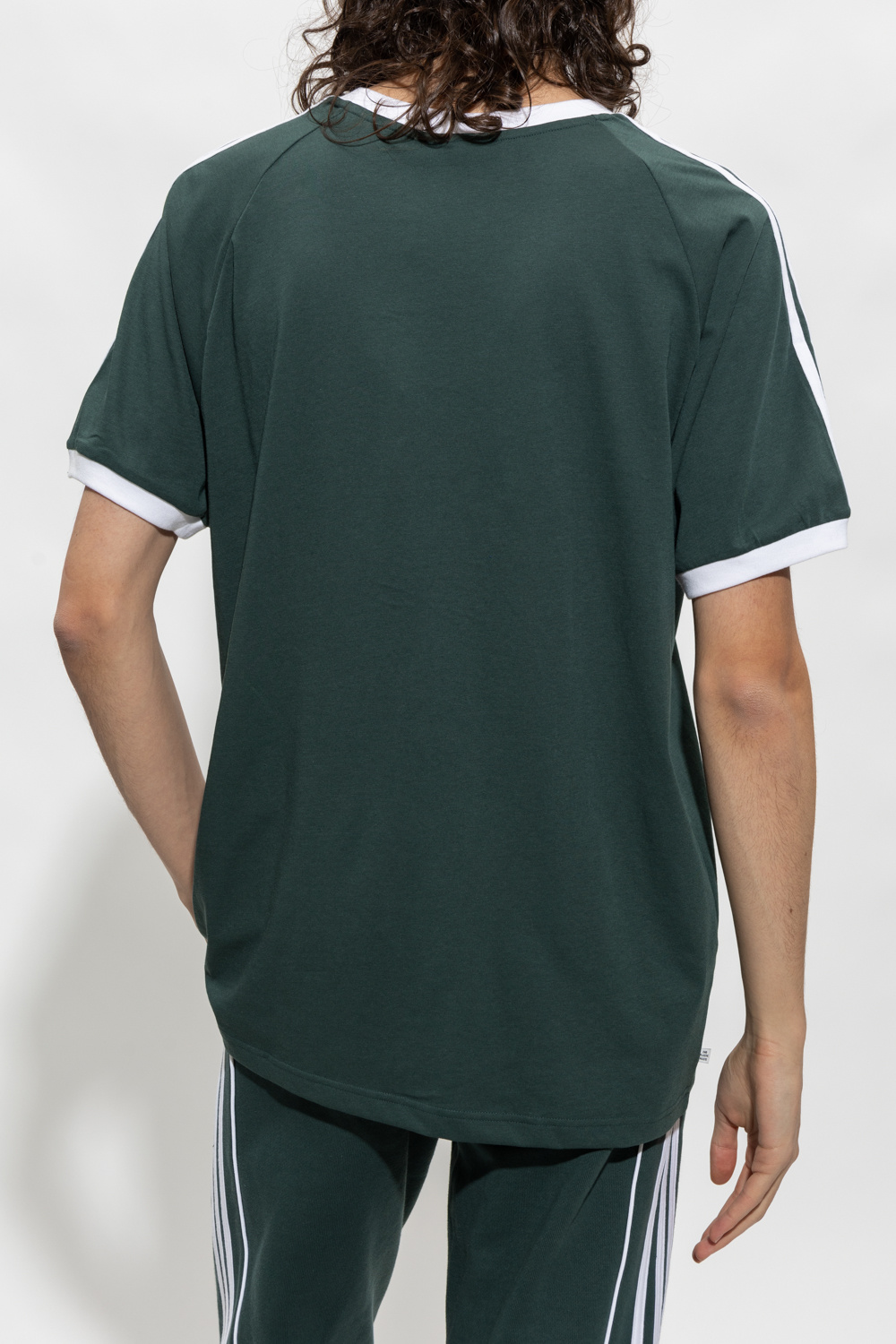shirt with logo ADIDAS Originals - Green T - adidas Blå løbeshorts med  underlag - IetpShops GB | Sport-T-Shirts