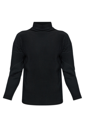 Pleated top with stand-up collar
