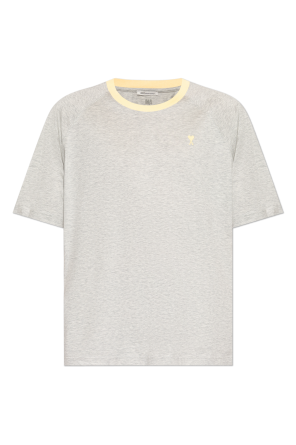 Camiseta con logo bordado