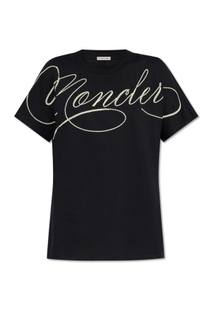 Camiseta con logo bordado