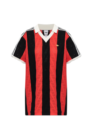 Polo with appliqué logo