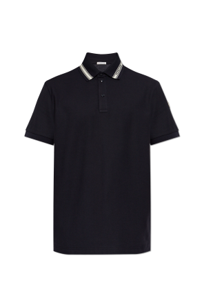 Polo con parche de logo