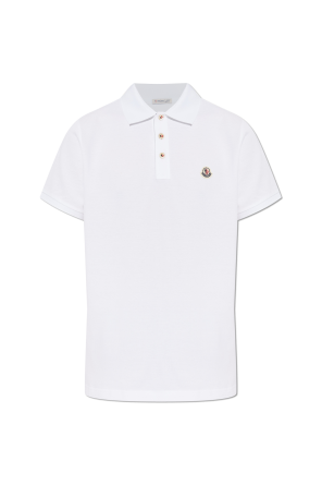 Polo con parche de logo