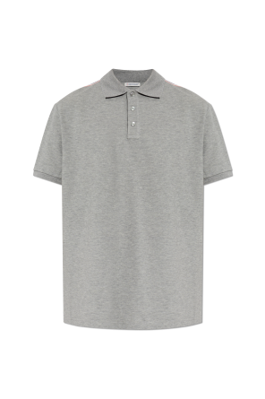 Polo con parche de logo