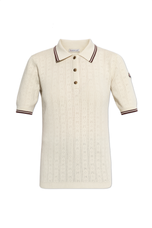 Polo con parche de logo