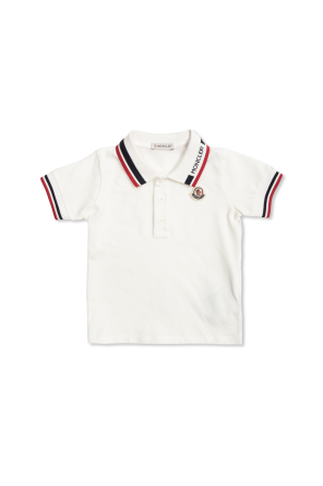 Polo con parche de logo