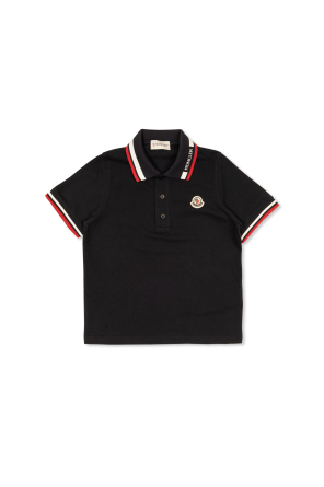 Polo con parche de logo