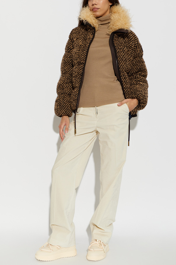 Moncler Grenoble Pulover Moncler Grenoble Apres-Ski pentru femei cu guler turtleneck bej-maro
