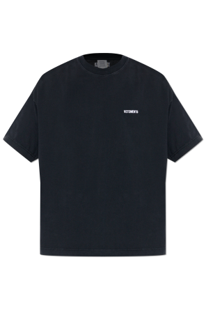 T-shirt com logótipo bordado