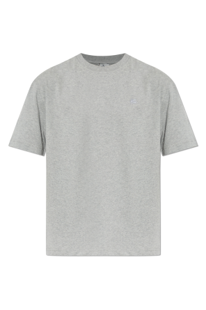 Camiseta con logo bordado