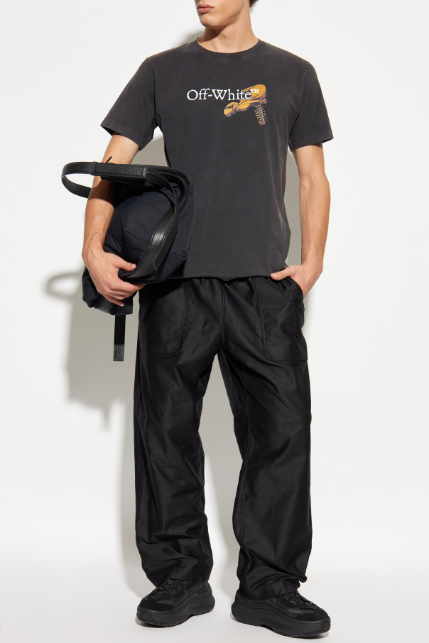 Off-White T-Shirt mit Logo