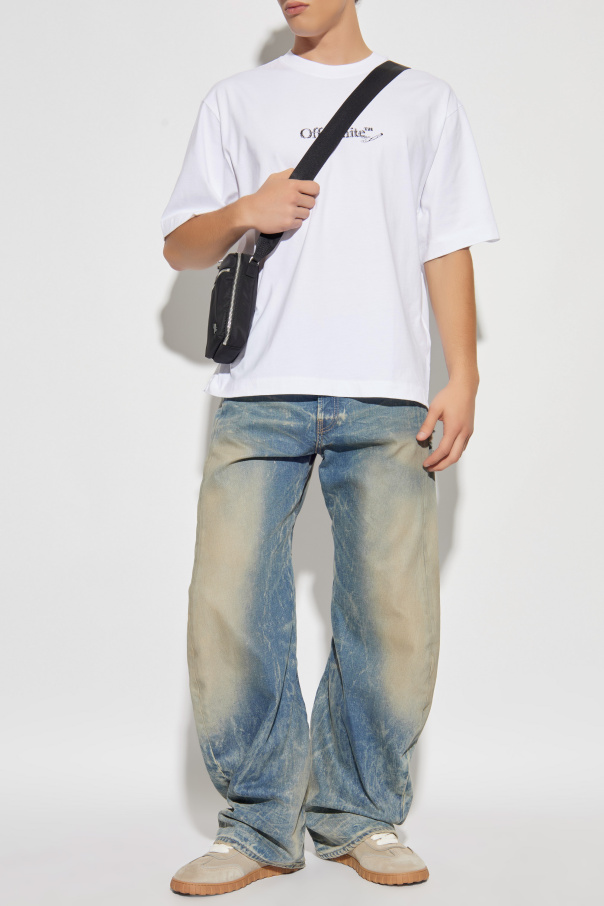 Off-White T-Shirt mit Logo