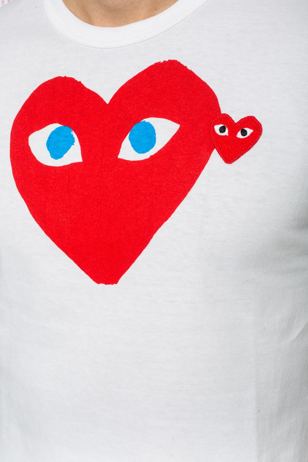 WHITE T SHIRT WITH RED HEART WITH EYES MOTIF