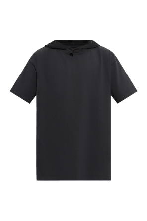 Camiseta con capucha