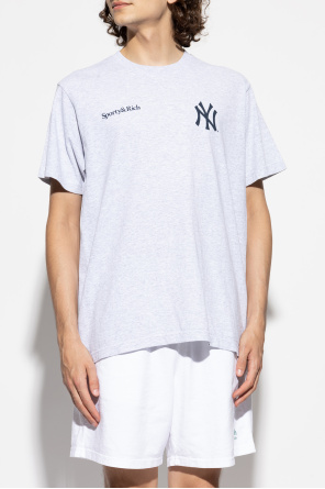 Sporty & Rich Camiseta de la colección `Yankees Serif Crewneck`